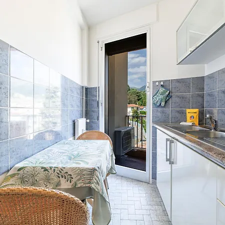 San Felice - 2 Pieces Avec Balcon Et Parking 멍똥