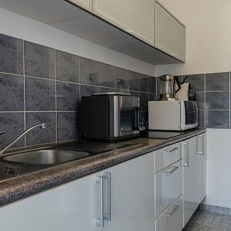 San Felice - 2 Pieces Avec Balcon Et Parking 아파트